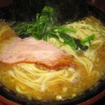 家系総本山 ラーメン 吉村家 - ラーメン大盛り￥８７０