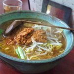 玉蘭 - 四川風味噌ラーメン。上に乗っているひき肉の唐辛子炒めで味噌ラーメンが四川風に変わります。
