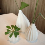 ピエール・ガニェール - テーブルの上の花瓶。