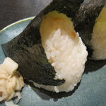 魚心 - 〆におにぎり、鮭300円、明太300円