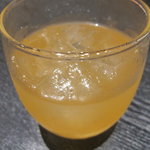 魚心 - にごり梅酒 450円、ロックで