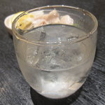 魚心 - 芋焼酎 佐藤(黒) 580円、ロックで