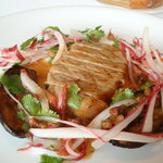 ピエール・ガニェール - 白金豚ロース肉のグリエ　茄子のポワレ　酸味の効いたチョリゾーとコリアンダー。