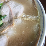 ラーメン げんこつ家 - 茶色っぽいスープ