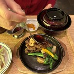 洋食屋牛銀 - 鉄板ステーキ、ソースかけなくても美味しい。