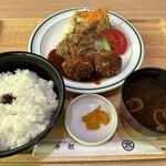 洋食屋牛銀 - なかなかのボリュームの定食です。