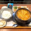 白釜飯 純豆腐火鍋 まん馬 - カレーラーメンスンドゥブ定食（税込1,300円）