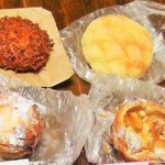 ナカタケ - カレーパン、メロンパン、チーズパイにアップルパイです。
