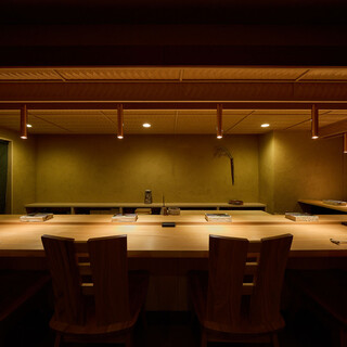 華美より侘びを、真新しさより寂びを