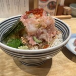 니혼바시 가이센동(해물덮밥) 츠지한 밋도타운점 - 호화로운 덮밥인 매화입니다.