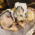 オイスターバルSteam - 生牡蠣 兵庫県産 400円、岩手県産 500円
