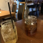 アダット マルヤマ - ジンジャーエールとウーロン茶