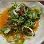 流川 餃子センター - タレはネギと唐辛子を混ぜます