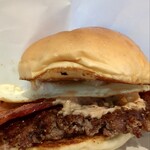 DOUBLE THREE DINER - バーガー袋に入れてガブっといきました
