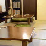 プティサレ - 小上がり席は3つ