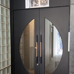 魚とおばんざい 泉士 - ビルの出入口入ったら更に奥の扉を入るとお店に辿り着きます