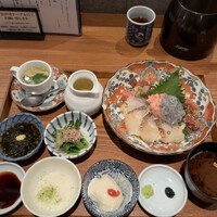 魚とおばんざい 泉士 - 海鮮まぶしは定期的に内容が変わるみたいなので食べログのメニュー要ﾁｴｯｸ!!