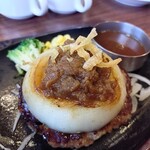 TOMATO＆ONION - 料理写真:"めっちゃ"オニオン尽くしハンバーグ ～淡路島産グリル玉ねぎ添え～(1,049円)