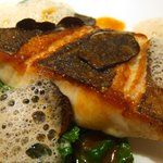 ラ・トルテュ - 黒ソイのポワレのアップ