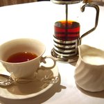 ラ・トルテュ - 紅茶はたっぷり楽しめる