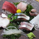 お刺身盛り合わせ・・・【4.5点 ： 5点満点基準