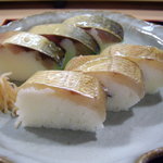 千登利亭 - 雀(小鯛)寿司＆鯖寿司。