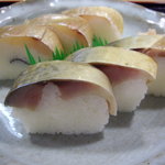 千登利亭 - 鯖寿司＆雀(小鯛)寿司。