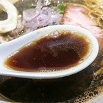 らーめん専門 和心 - 煮干しブラック　スープ