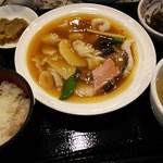 北京飯店 - 紋甲イカの酸味と辛味の四川風うま煮