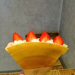 aile - 料理写真:いちごクレープ
