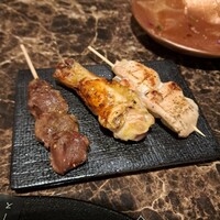 馬刺しと焼き鳥 グルマン三年坂 - 