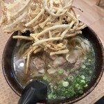 ゆう助うどん - 肉ごぼう天うどんです。