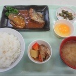 市場食堂 - さば味噌煮定食＋生卵