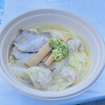 寿製麺 よしかわ - 比内地鶏の極上炙り肉 中華そば塩　1,000円
わんたん3個トッピング 400円