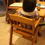 Hoterumahainawerunesurizotookinawa - 座りやすいテーブル付きチャイルドチェア♪