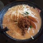 不ニ乃 - 北海道味噌ラーメン。皮付きポテトがのってる