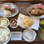 犬若食堂 - 料理写真:西ノ浜定食 全貌 小鉢のタコ唐が嬉しい