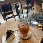 CAFE木と本 - 