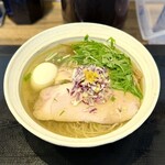 境逸品 鶏そば 山田屋 - 料理写真:鶏そば 白　味玉