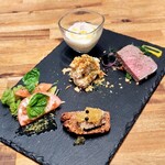 ゼニバキッチン - 【前菜】 季節の前菜3種盛り
　　　　・燻製した蕪のポタージュスープ
　　　　・クリームチーズとトマトのカプレーゼ
　　　　・自家製ポテトサラダ
　　　　・牛レバーパテ
　　　　・牛肉のパテドカン