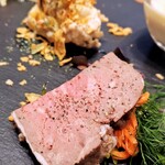 ゼニバキッチン - 【前菜】 季節の前菜3種盛り
　　　　・燻製した蕪のポタージュスープ
　　　　・クリームチーズとトマトのカプレーゼ
　　　　・自家製ポテトサラダ
　　　　・牛レバーパテ
　　　　・牛肉のパテドカン