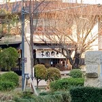 言問団子 - 長命寺桜餅よりズームで撮影
