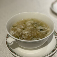 中国料理 桃花林 - スープは干し貝柱と海苔入りのふかひれスープです。