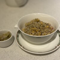 中国料理 桃花林 - ご飯はチャーシューと高菜漬けの炒飯、添えられたザーサイも美味しかったですよ。