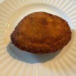 ベーカリー ピカソ - 牛肉ゴロゴロカレーパン　290円