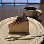 本と喫茶 畔 - 料理写真:バスクチーズケーキ
