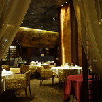 筑紫樓 - 半個室から店内を見渡す