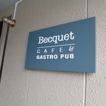 Becquet - 入り口横のサイン