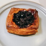トツゼン ベーカーズ キッチン - ブルーベリーデニッシュ（400円）