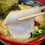横浜ラーメン おか本 - ラーメン並、味玉トッピング チャーシュー